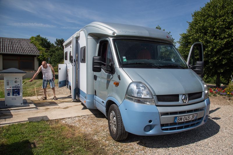 ᐃ LES ILOTS DE SAINT VAL ***, Aire camping-car Campingplatz Frankreich Centre : Aire de services pour les camping-cars