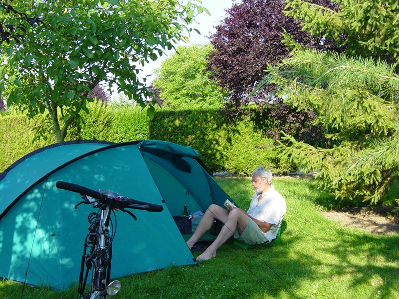 ᐃ LES ILOTS DE SAINT VAL ***, Espace randonneurs Campingplatz Frankreich Centre : 2 espaces verts sont dédiés à l'accueil des cyclotouristes et des randonneurs