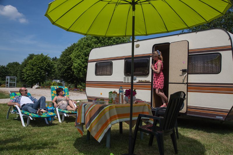 ᐃ LES ILOTS DE SAINT VAL ***, Emplacement caravane Campingplatz Frankreich Centre : Des emplacements spacieux pratiques pour les caravanes et les camping-cars