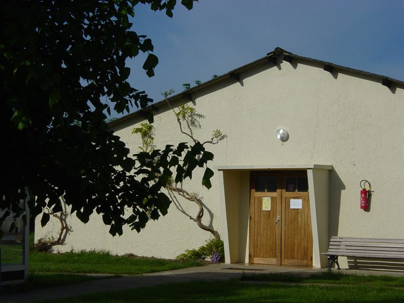 ᐃ LES ILOTS DE SAINT VAL ***, Sanitaires Campingplatz Frankreich Centre : Le camping est équipé de 2 blocs sanitaires équipés pour votre confort