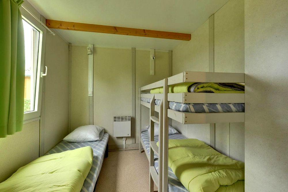 Camping Eure et Loir : 2 chambres avec des couchages pour 5 personnes