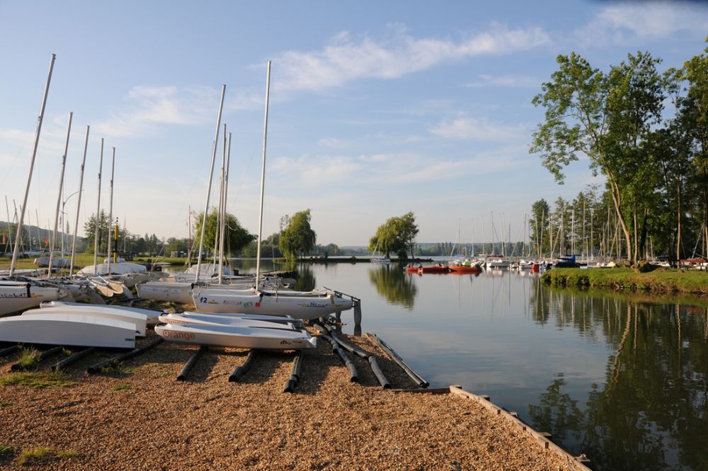 Campsite Eure et Loir France Centre : Divers sports nautiques à pratiquer sur le plan d'eau d'Ecluzelles